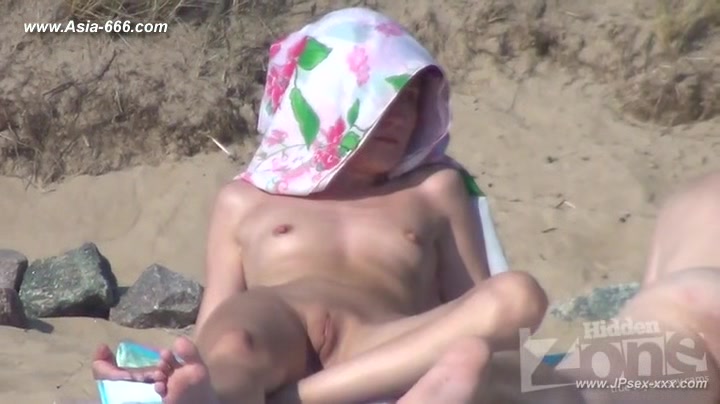 peeping Naturist Beach.***