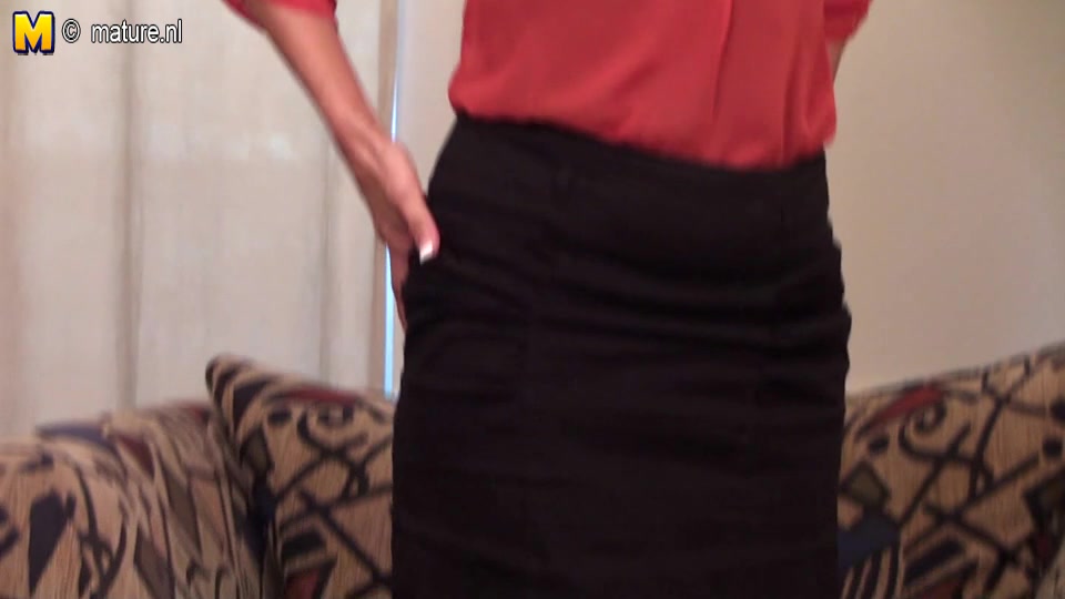 Sexy American Milf Playing With Her Pussy - MatureNL