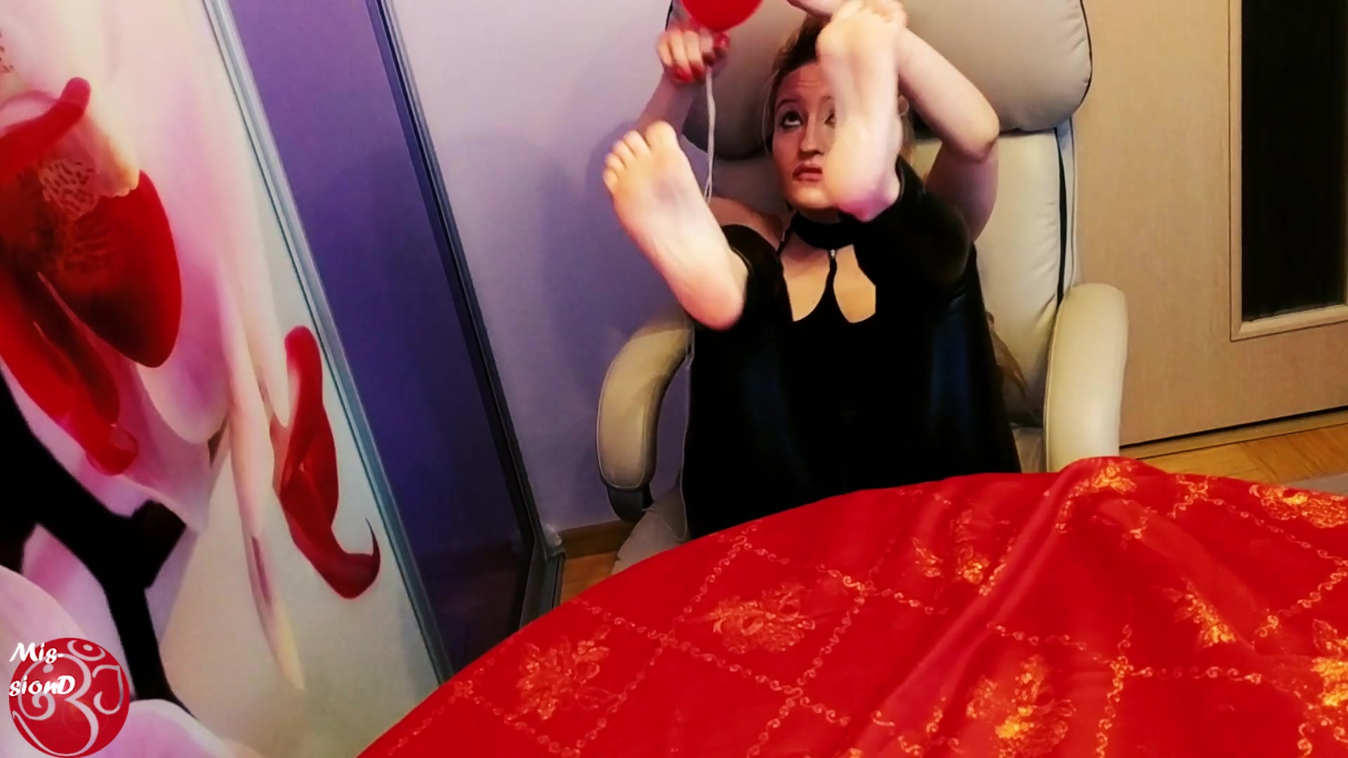 Red Balloon Feet Play - Sex Movies Featuring Findom Goaldigger