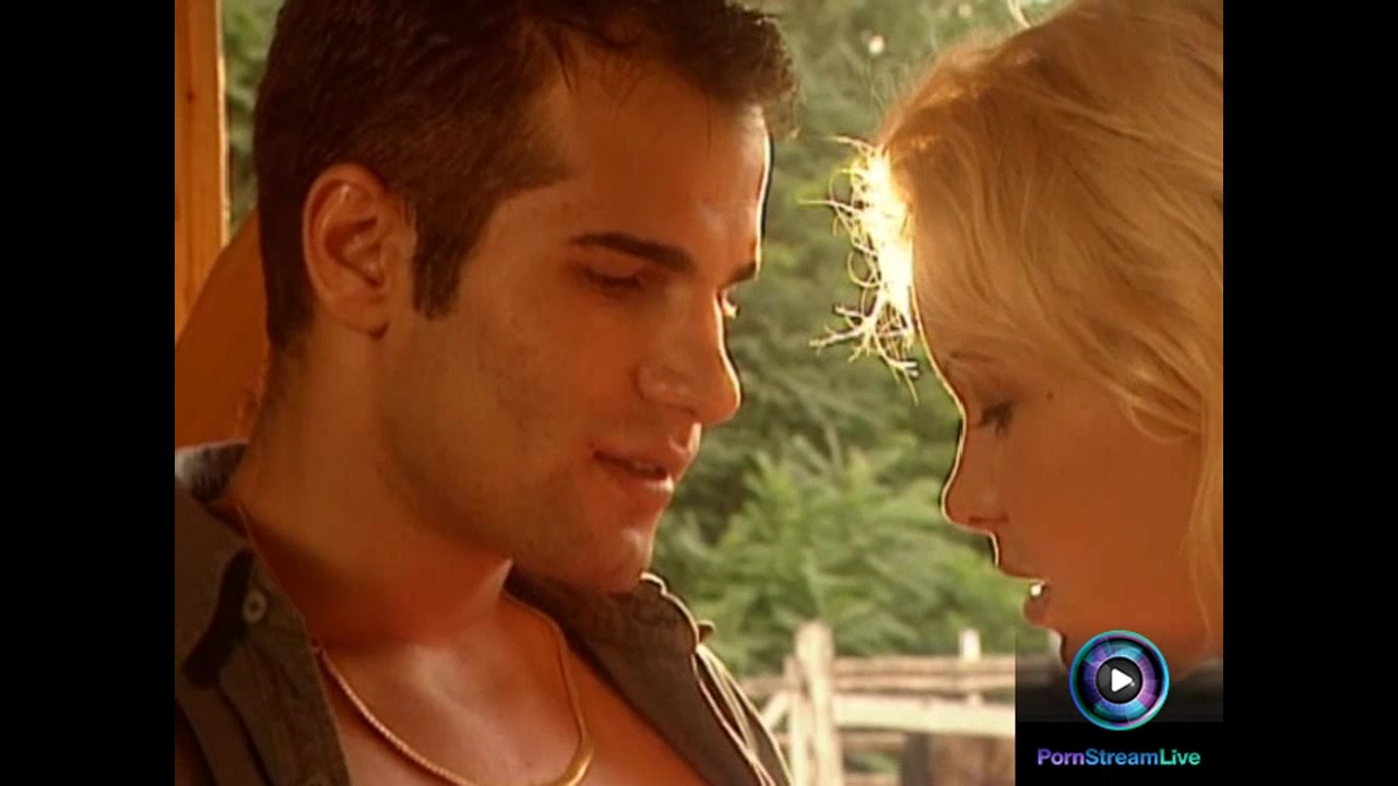 Lady Eve is having sex outdoors and got facialized