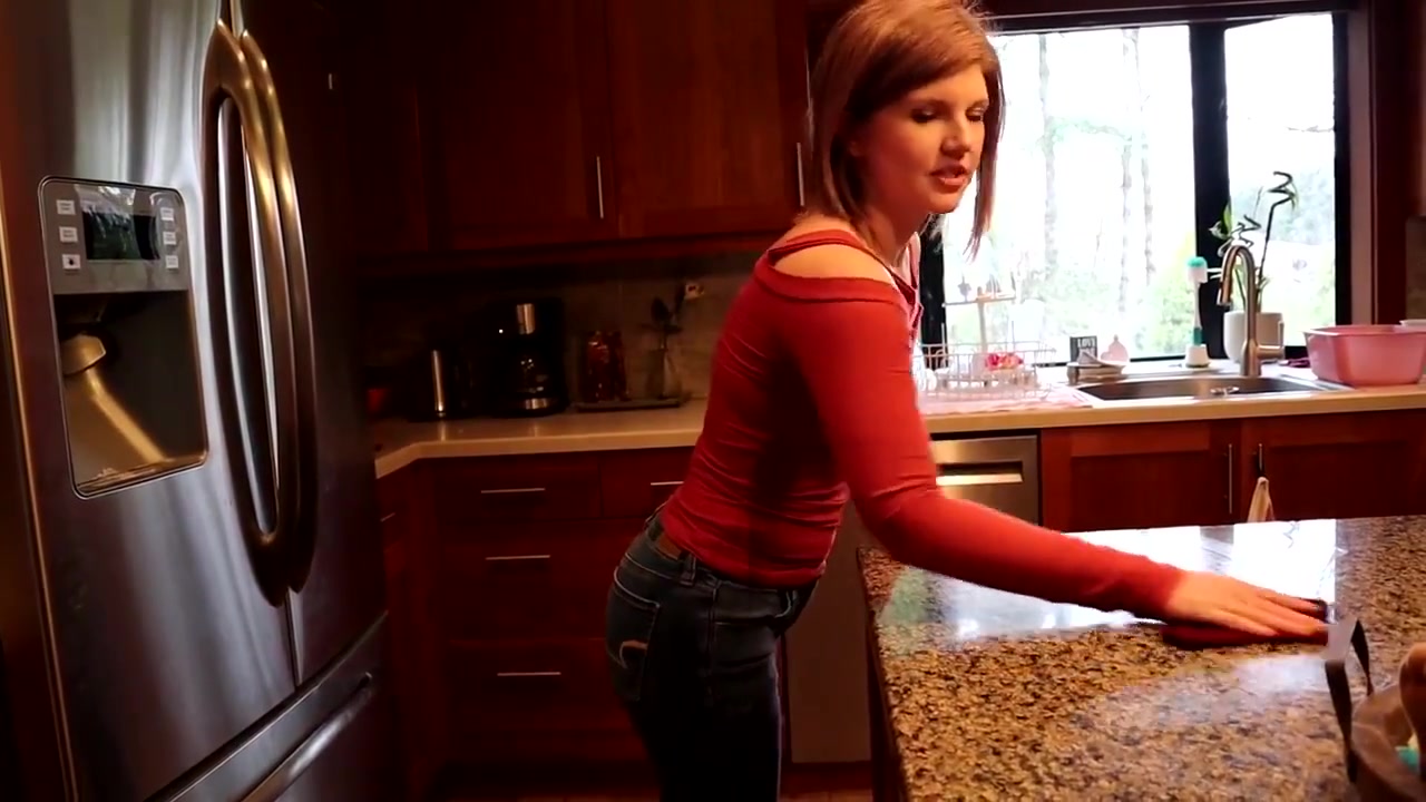 Housewifeginger – Am I A Milf?
