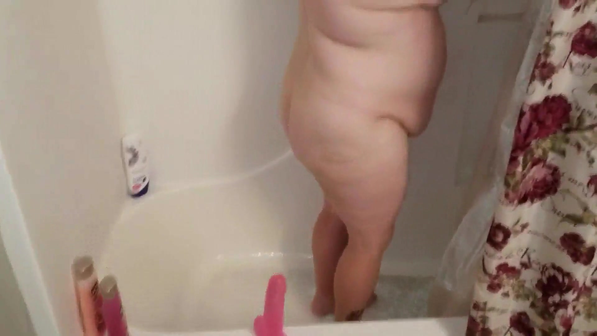 Sexy NEBBW Takes A Shower & Gets Dirty With A Facial Pt1 - TacAmateurs