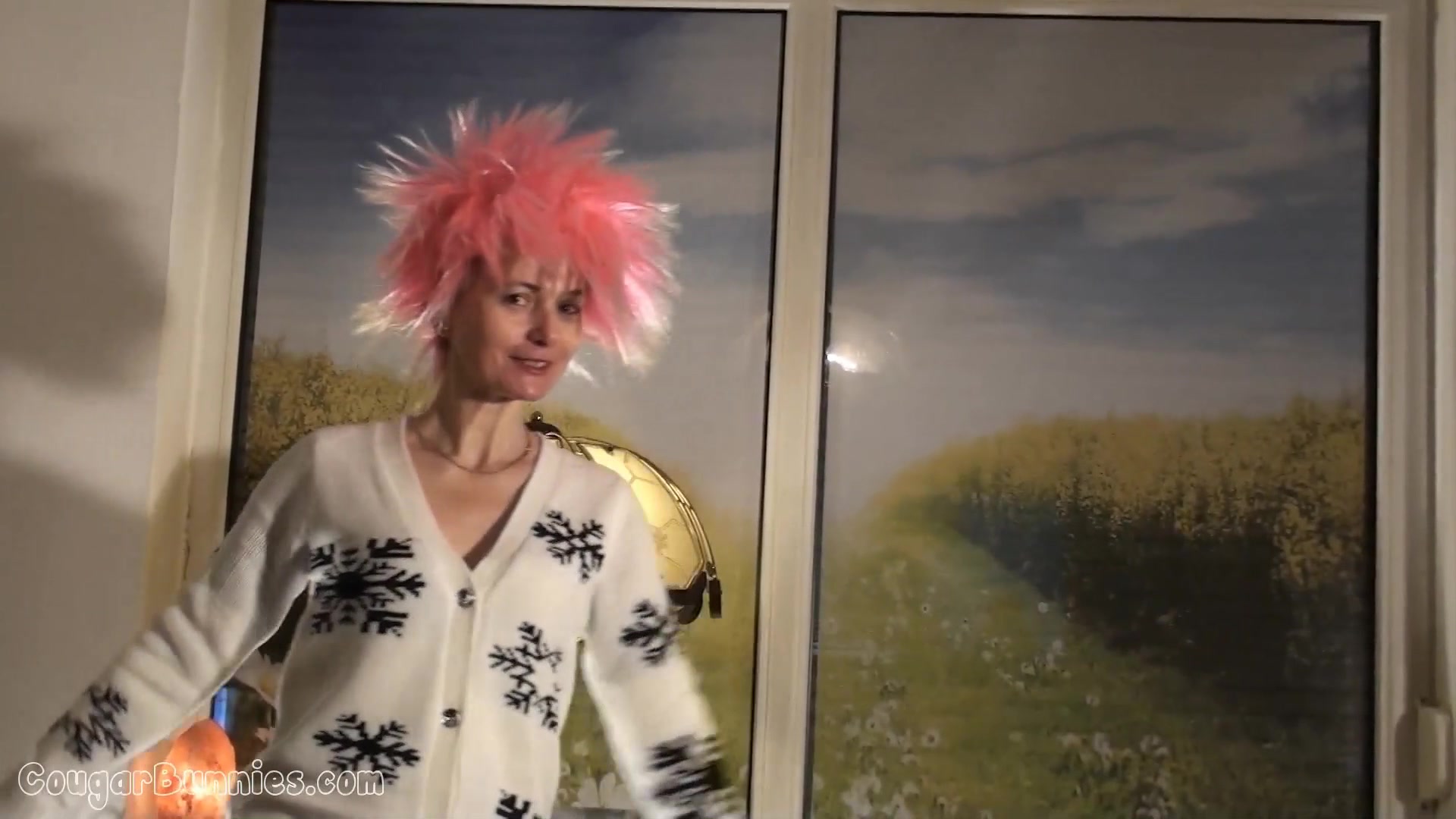 Doris Dawn with funny pink hair demonstrates her pussy