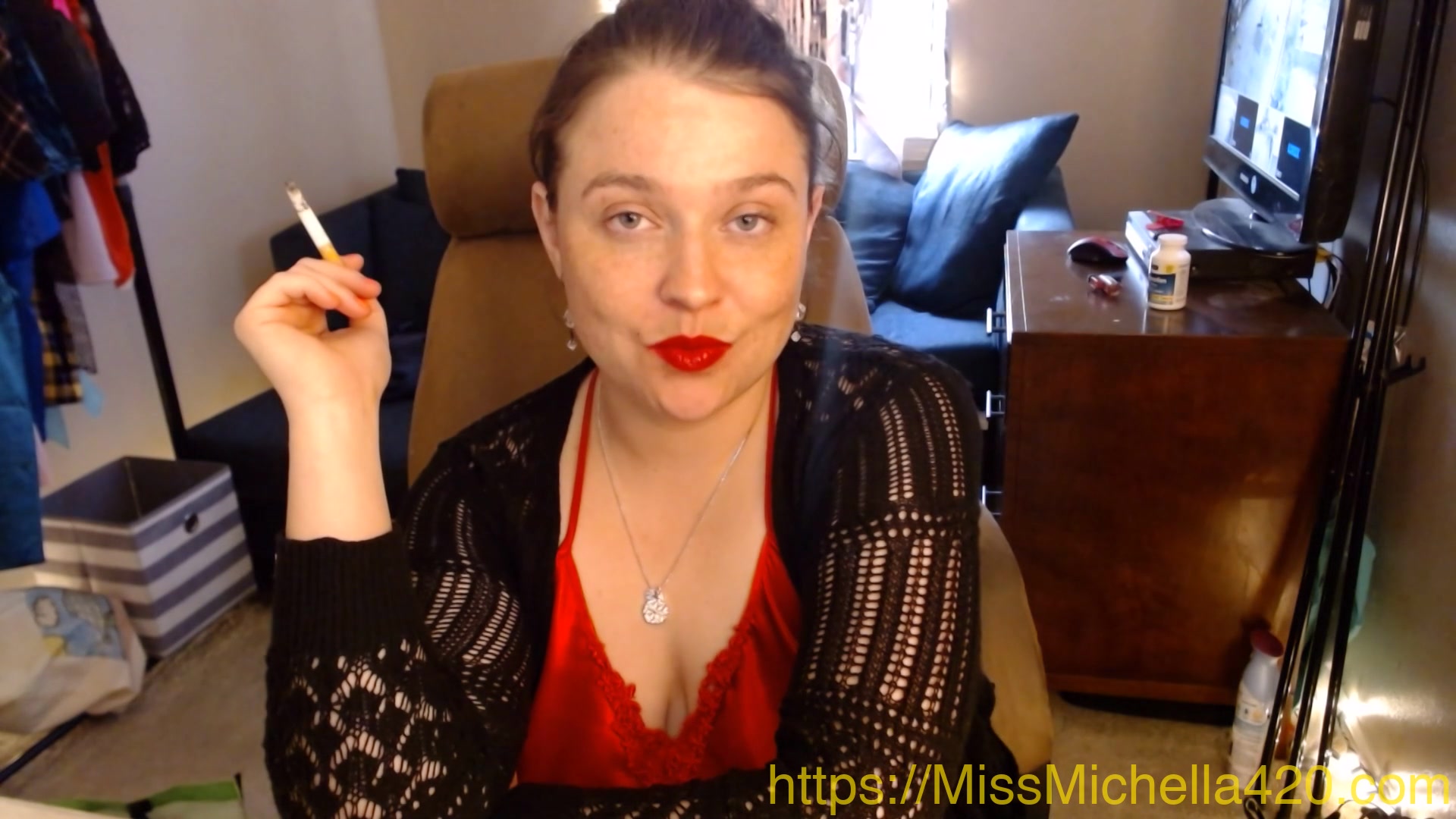 I Could A Better Orgasm From This Battery Than I Could Ever Get From You Little Shrimp Boy - Missmichella420