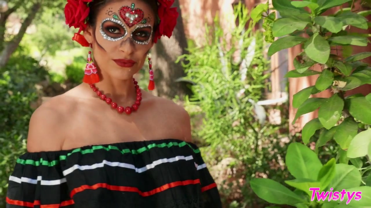 Eliza Ibarra & Katana Kombat in Beso De Muerte - TwistysNetwork