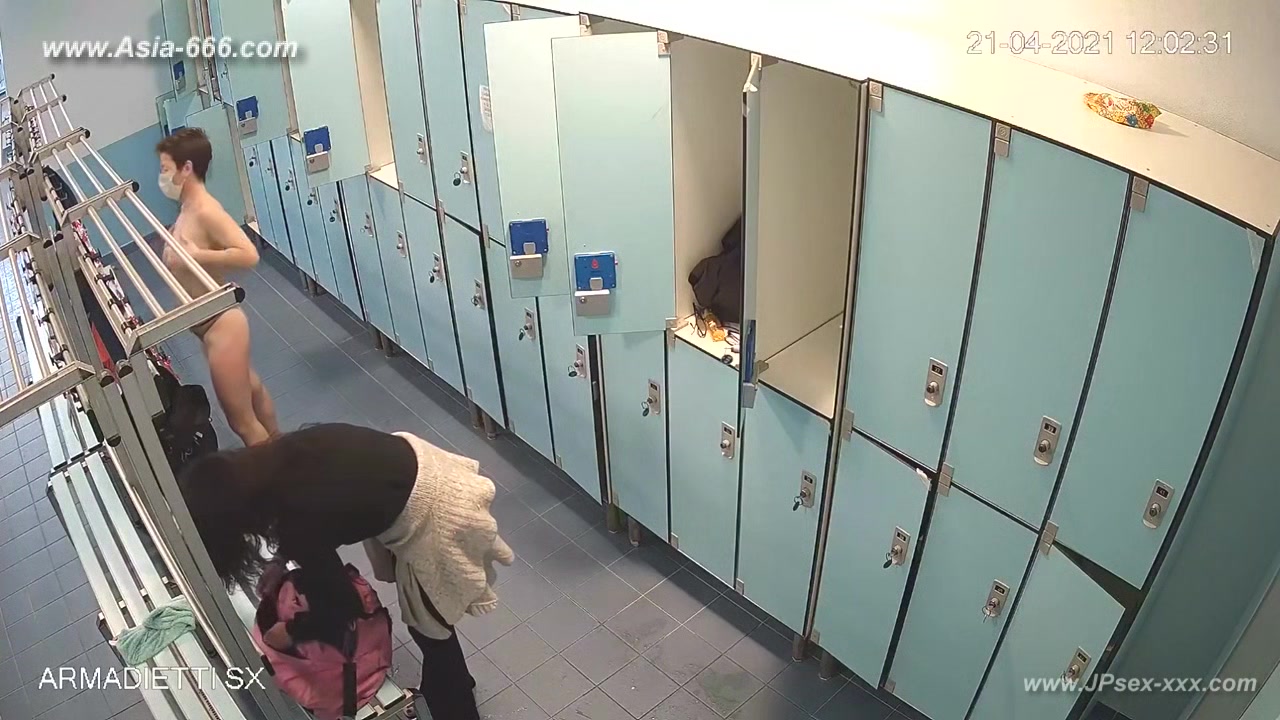 blonde changeroom.31