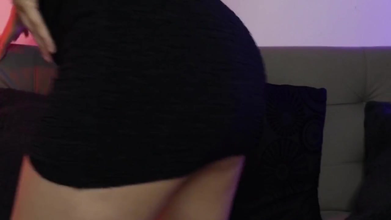 Girl Shows Her Tits To Her Fans