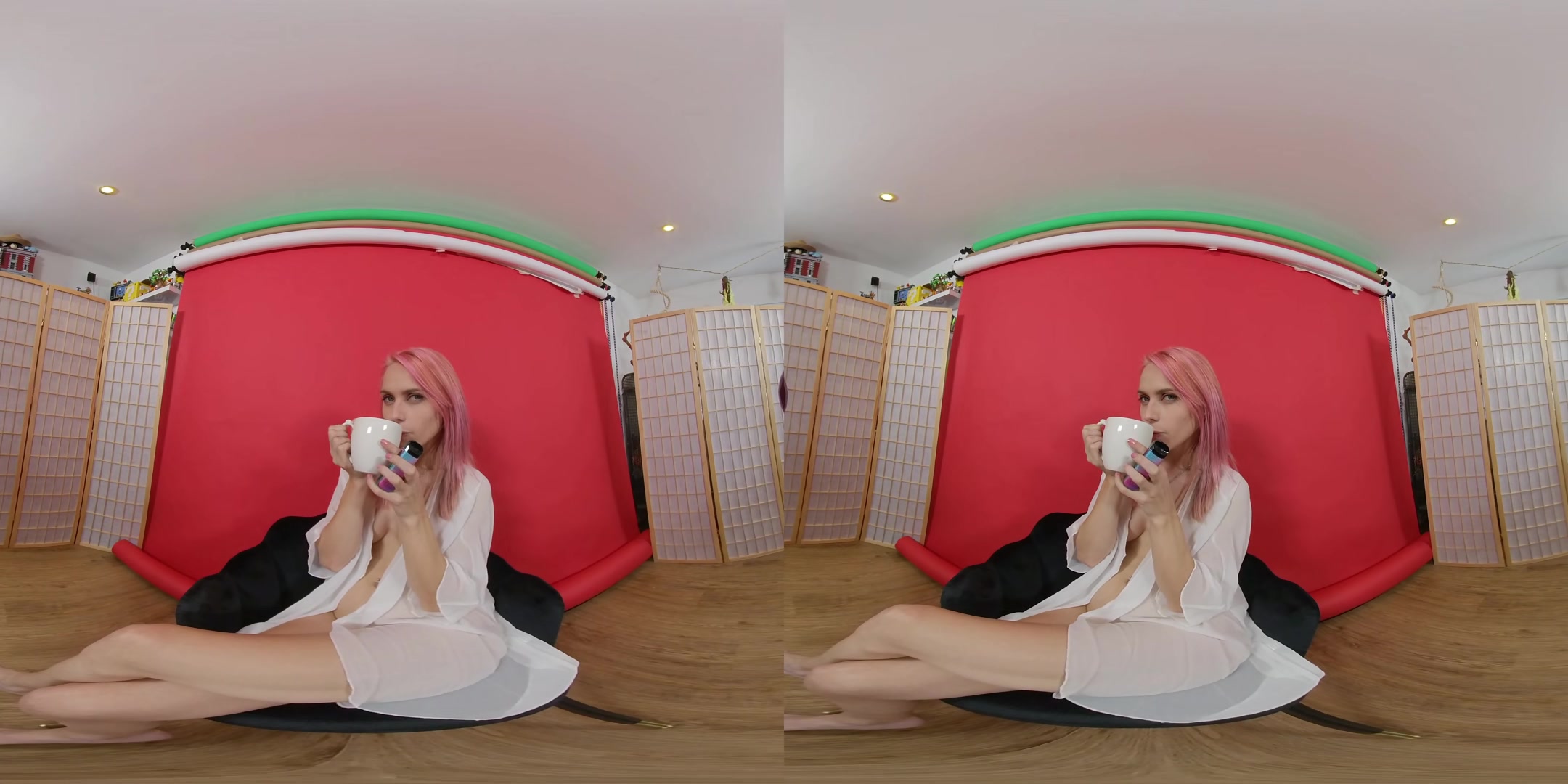Chloe Toy - Vaping - VRSmokers