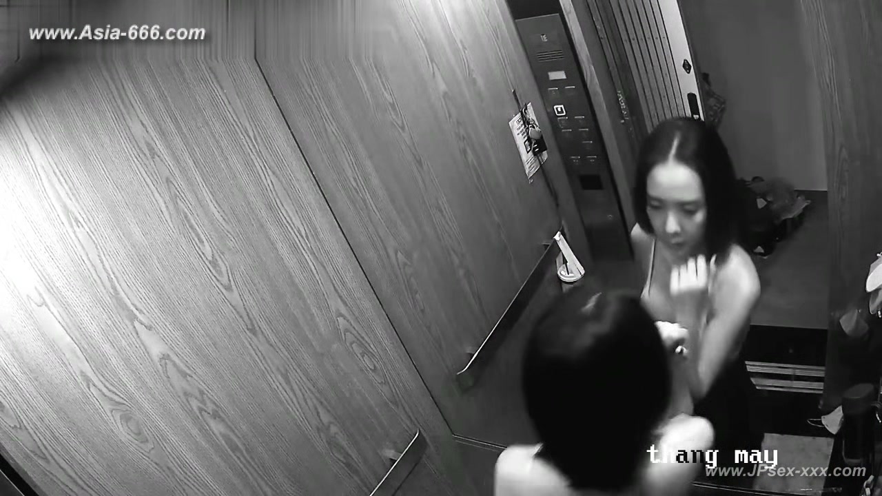 Hackers use the camera to remote monitoring of a lover's home life.625