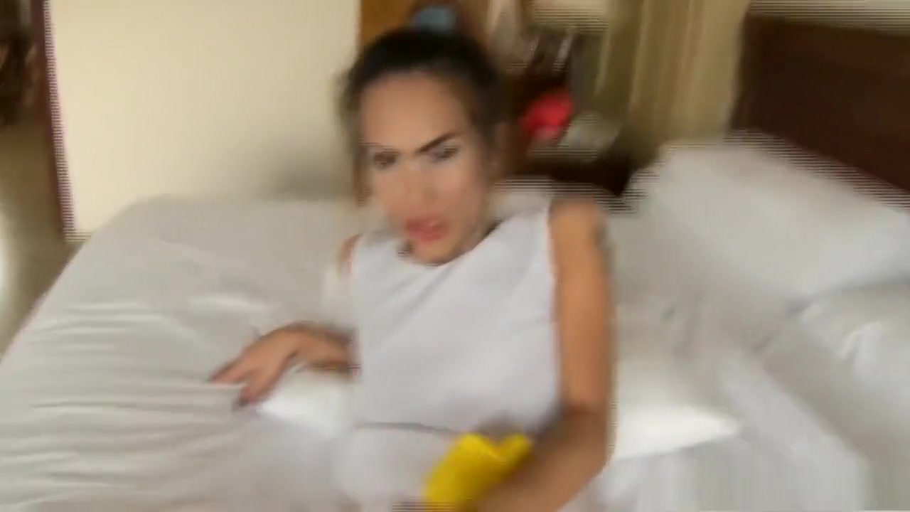 Skinny ladyboy gets her ass deeply boned
