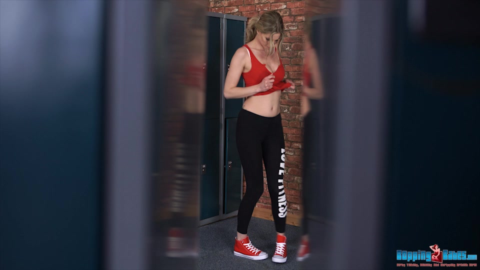 Leah - Locker Room Spy - BoppingBabes
