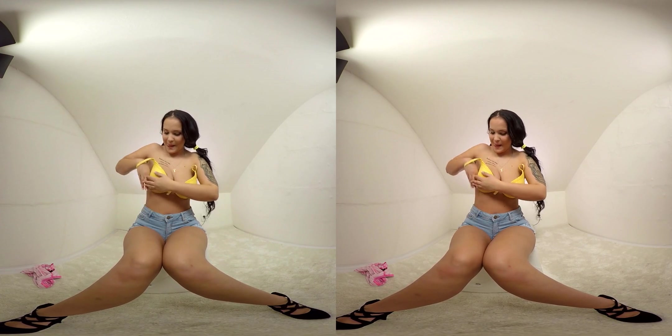 Jennifer Mendez in Jennifer Mendez Fucks Her Pussy - BravoModelsMedia