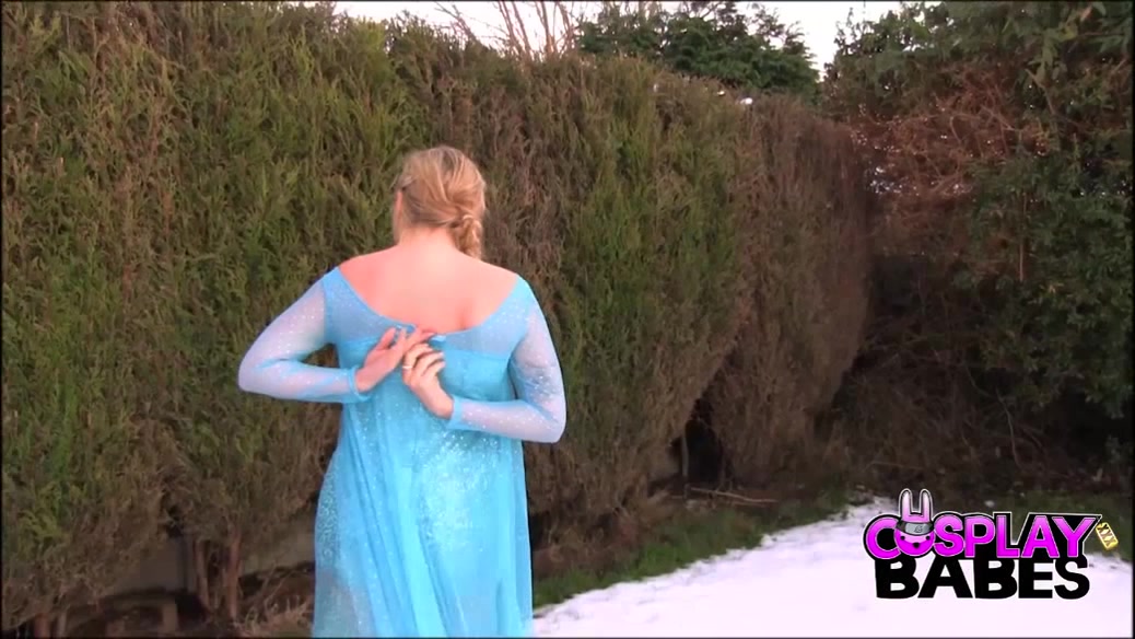 Cosplay orgasm in the snow