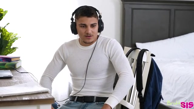 Banging Stepbro During Class - S31:E5 - Brattysis