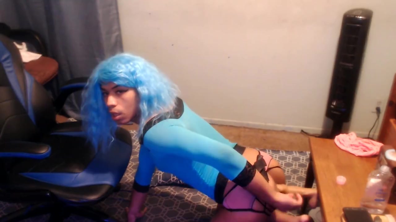 Sissy Doing Sissy Things
