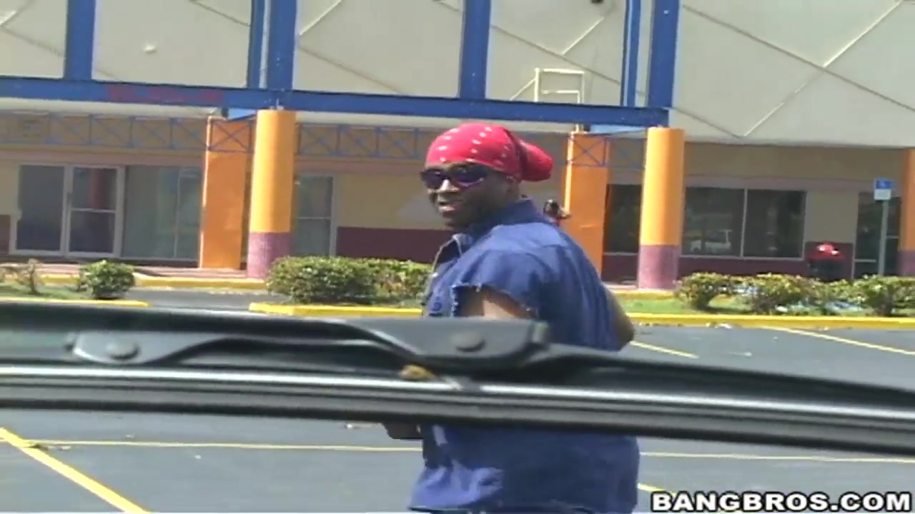 Black demonstrates her butt and fucks in car