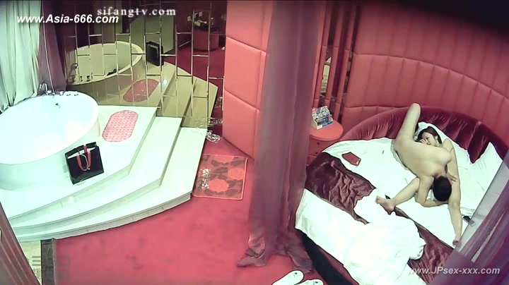 Hackers use the camera to remote monitoring of a lover's home ***