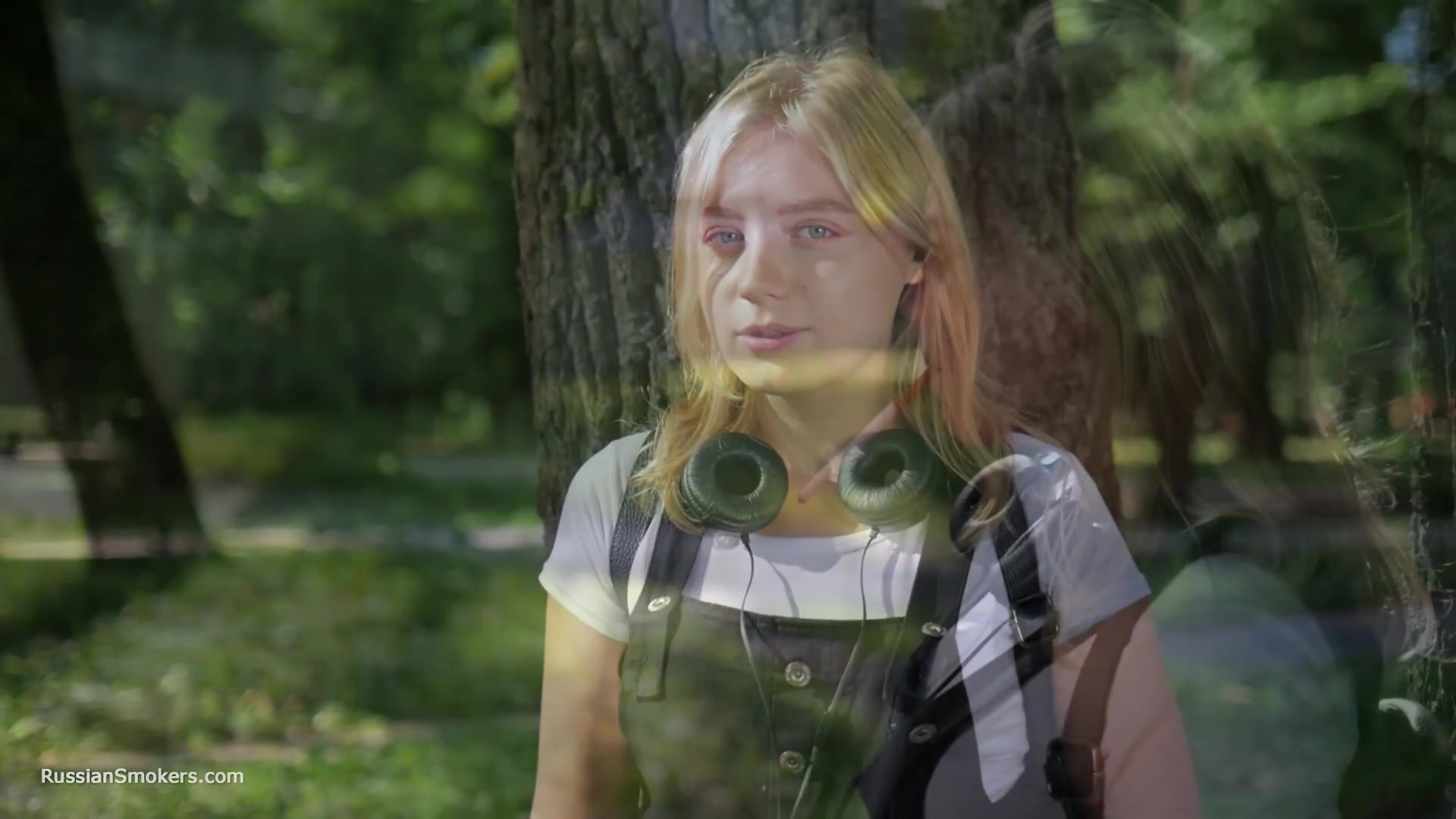 Sweet Polina Is Smoking 120mm Cork Cigarettes In The Park