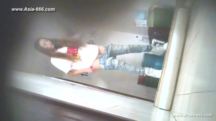 chinese girls go to toilet.17