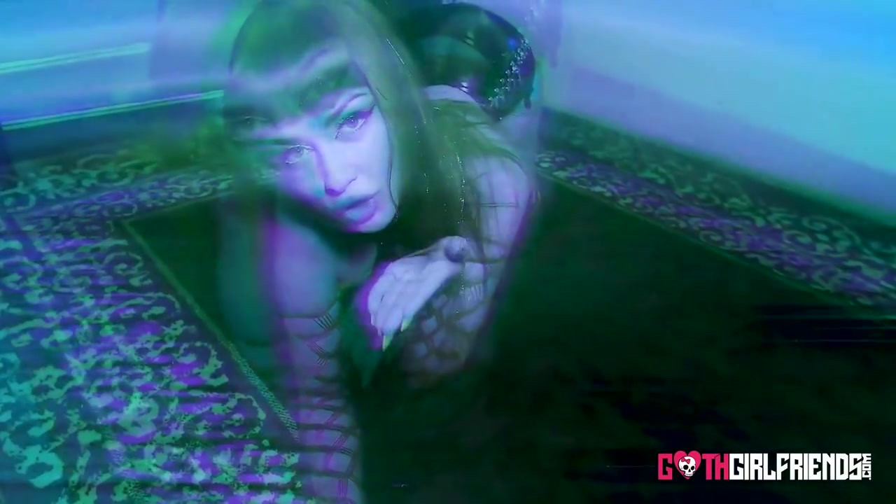 Jewelz Blu In Busty Chick Squirts While Fucking Hard Dick