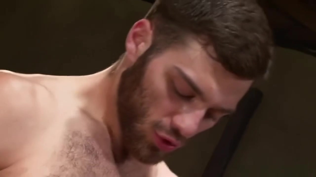 2 Muscle Hunk Blowjob And Anal Cumshot