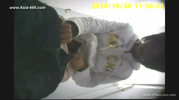 chinese girls go to toilet.52