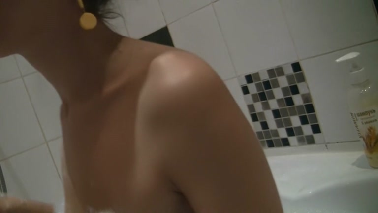 Lesbo sex in the bath at a party