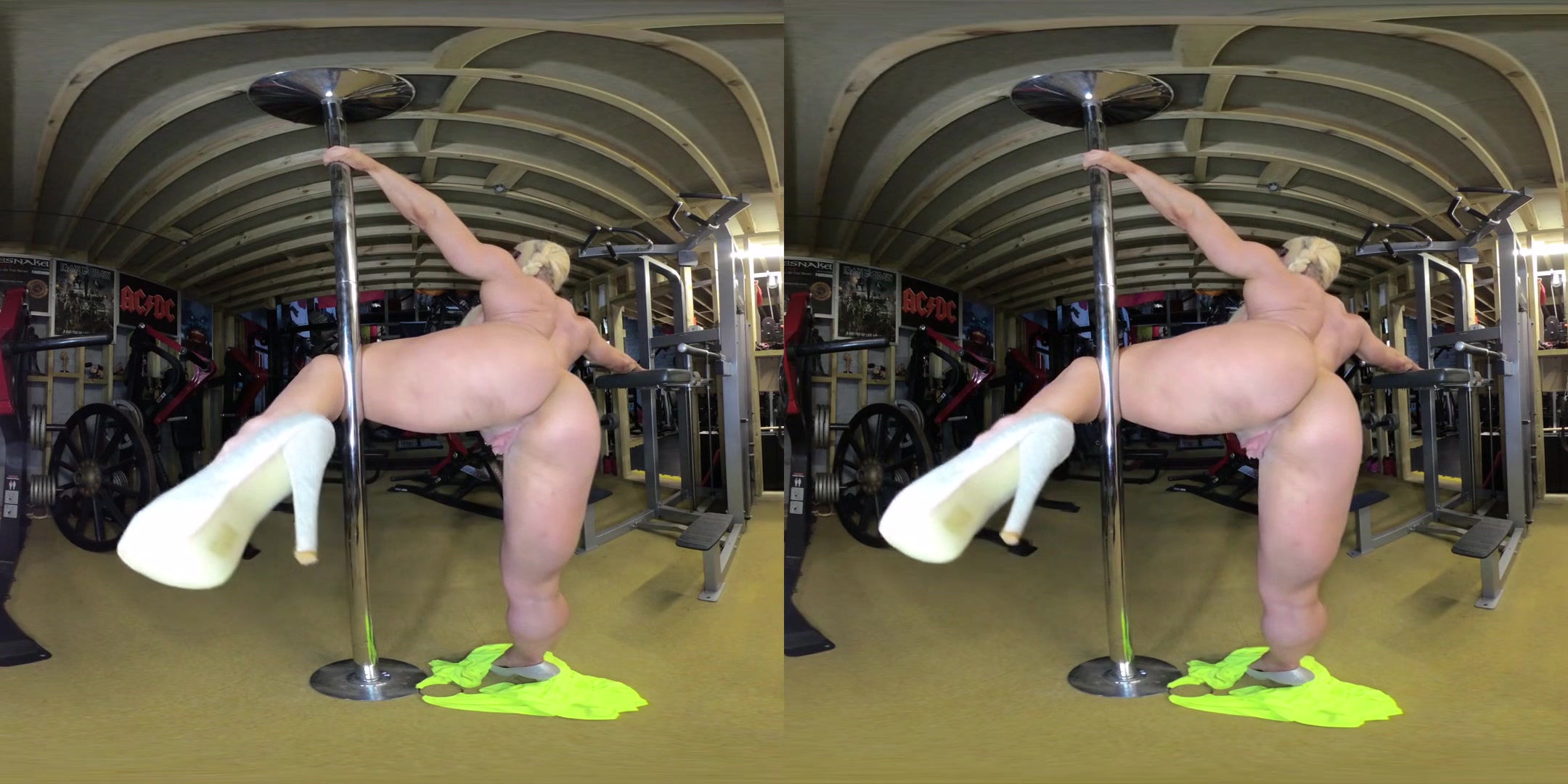 Lisa Cross - In the Gym - Bodybuilding Blonde Shaved Pussy Teasing