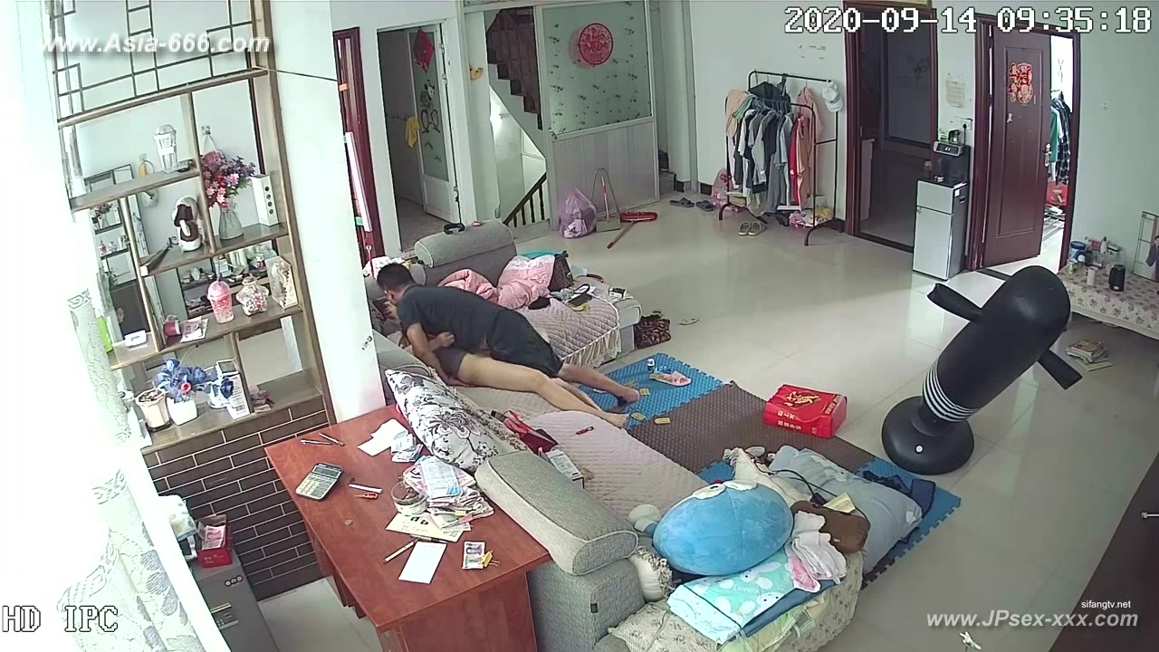 Hackers use the camera to remote monitoring of a lover's home life.***