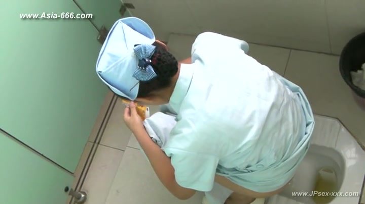 chinese girls go to toilet.45