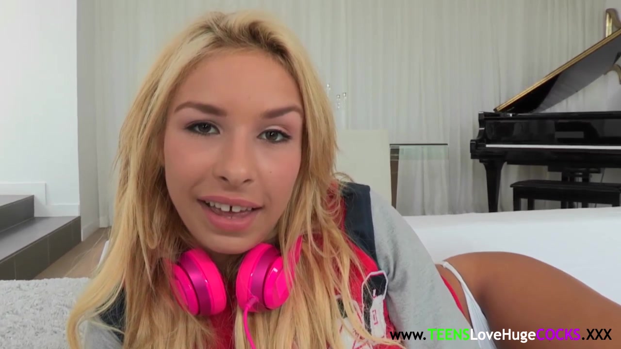 Booty teen 18+ babe cockriding bigcock