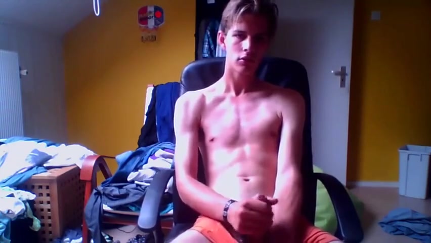 bw Dude Cums And Shows Nice Ass