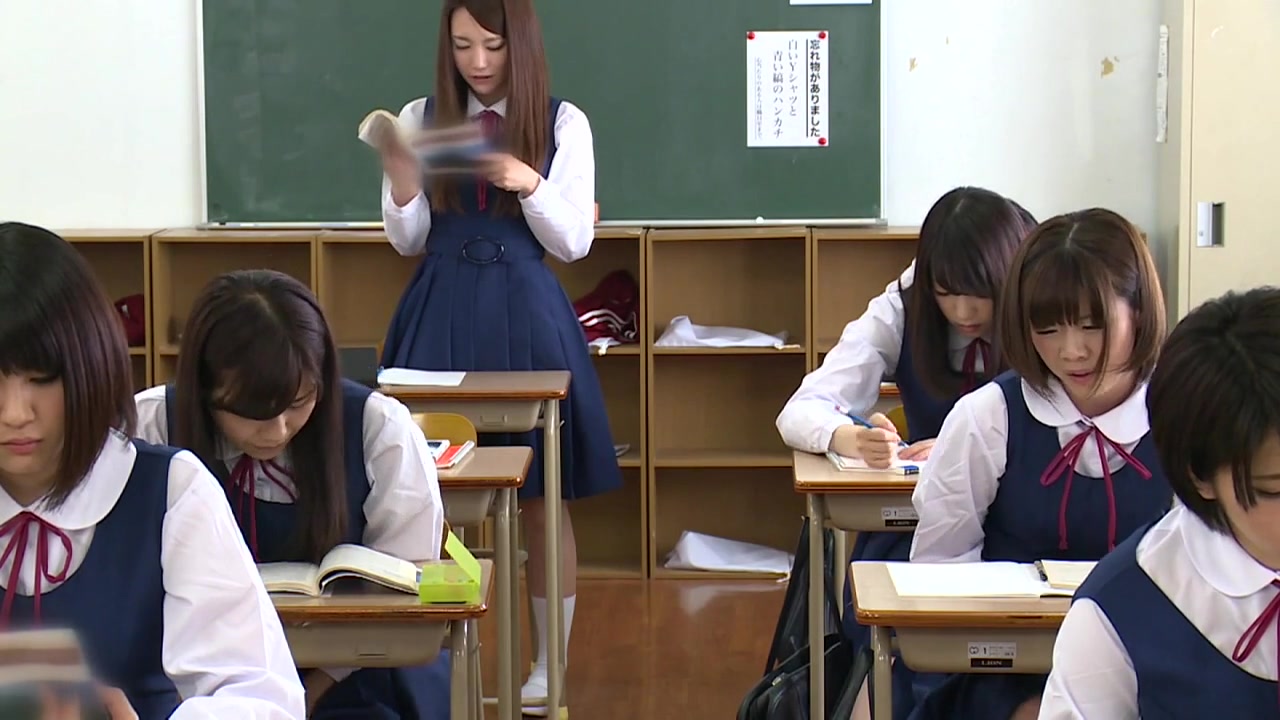 Fingered In Front Of The Classroom - JapansTiniest