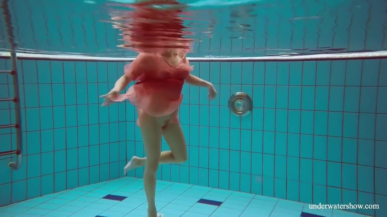 Polish Hot Shaped Deniska Swimming Nude