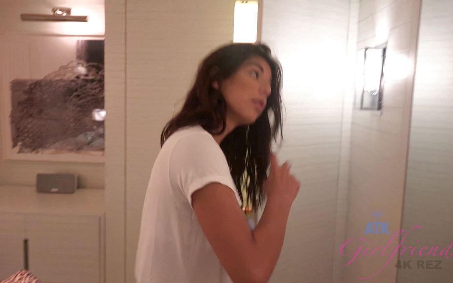 Virtual Vacation Hawaii With Gina Valentina 2/5