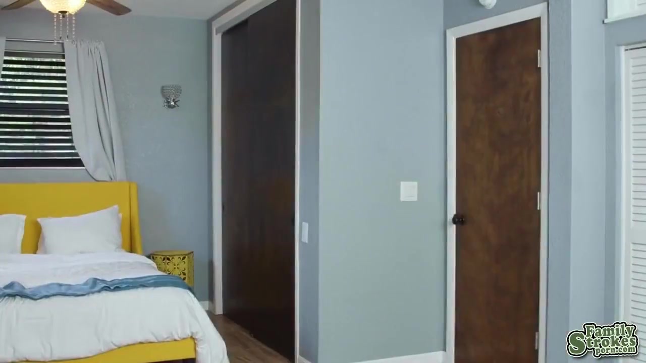 Penelope And Crystal Grabs Bricks Boner For A Blowjob