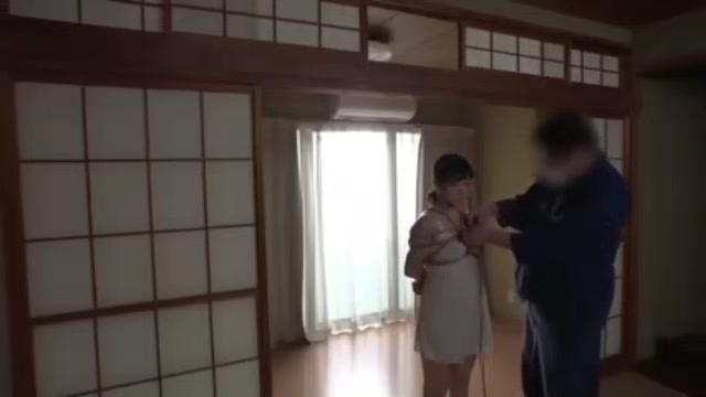 06043,A bitch is fully exposed during sex!