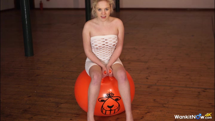 Amy Rose - Bouncing Beauty - Sexy Videos - WankitNow