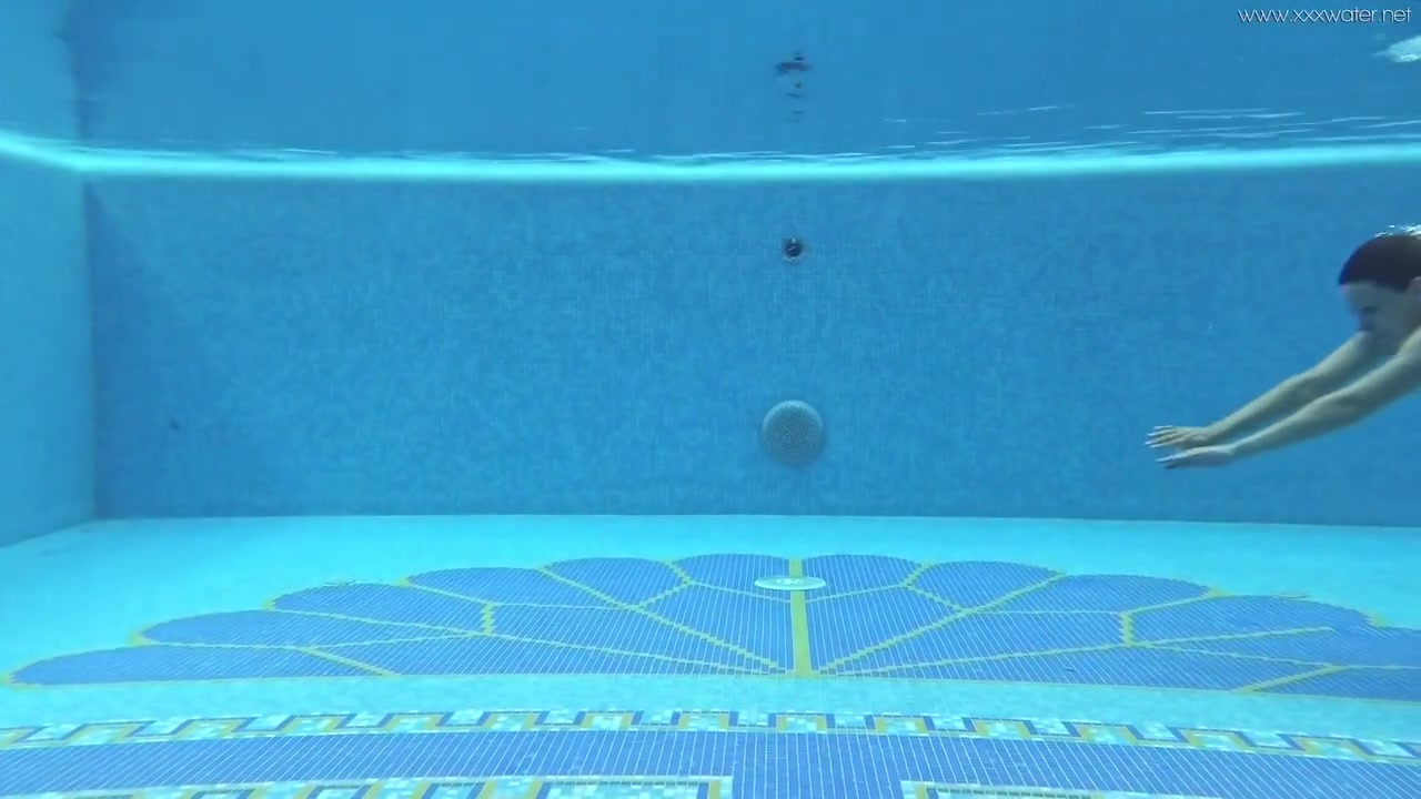 Hot Big Ass Euro Milf Sazan Underwater Erotics