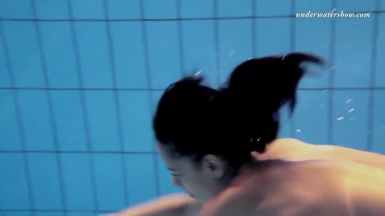 Sexy Zlata Babe Get Horny In The Pool