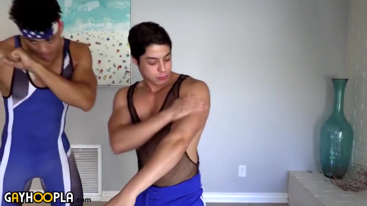Wrestlers Wank Each Other After A Fight