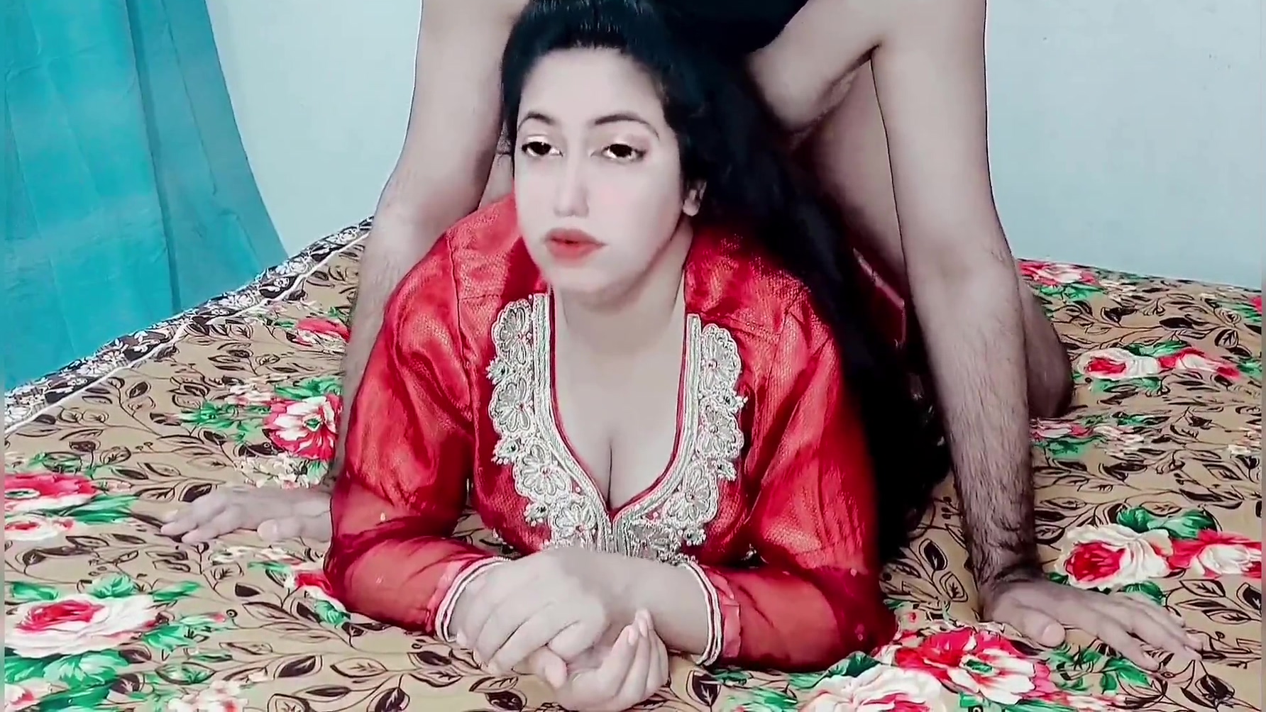 Driver Has Sex With His Mistress When She Was Alone In The Room Watching Tv