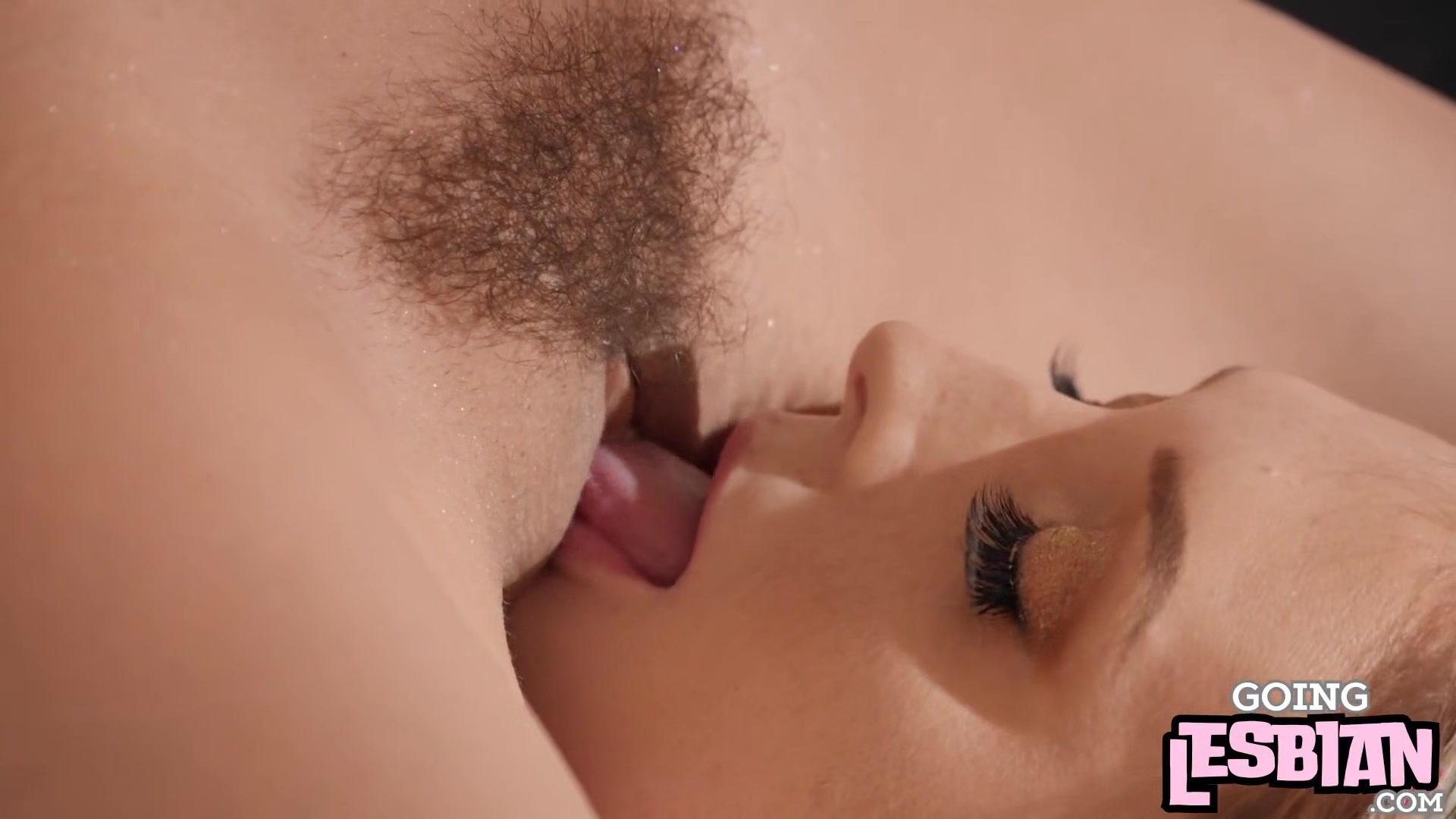 Hairycunt cutie facesitting on lesbo GF