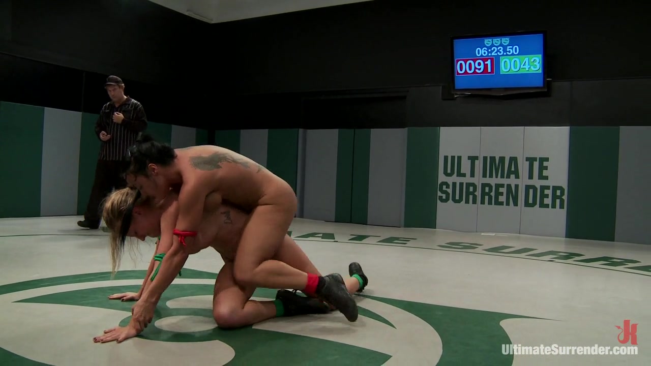 Blond Athletic Rookie Vs Sexy Hawaiian Veteran In A Non-Scripted Wresting Match. Action. - Publicdisgrace