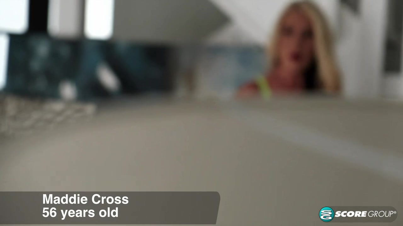 Maddie Cross, naked housewife
