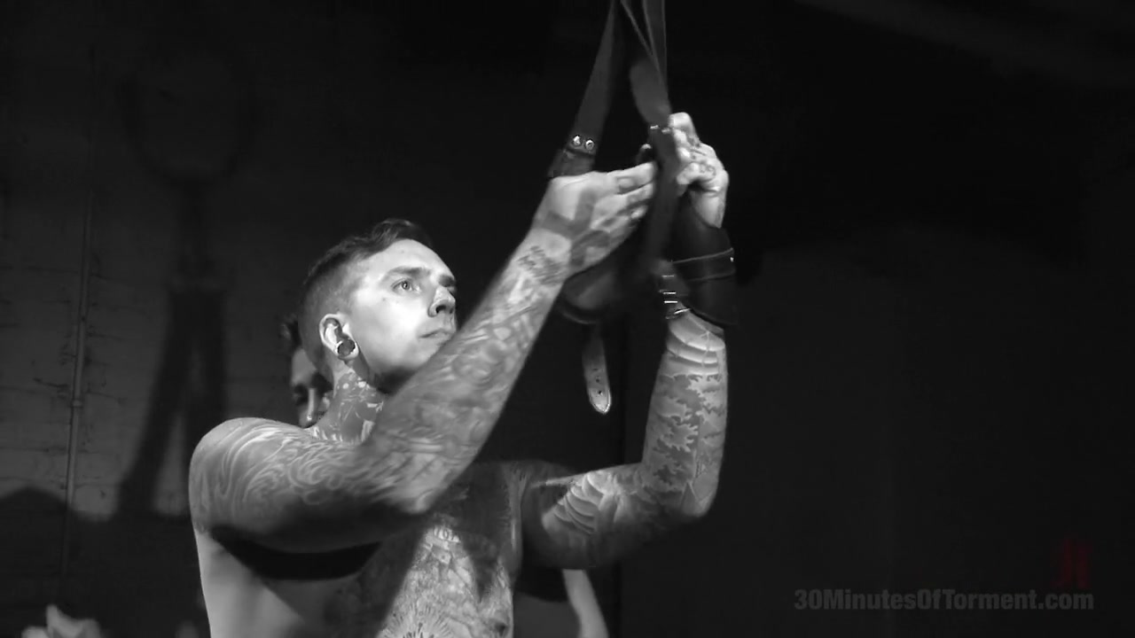 Pro Dom Ruckus takes the 30 pound flogger