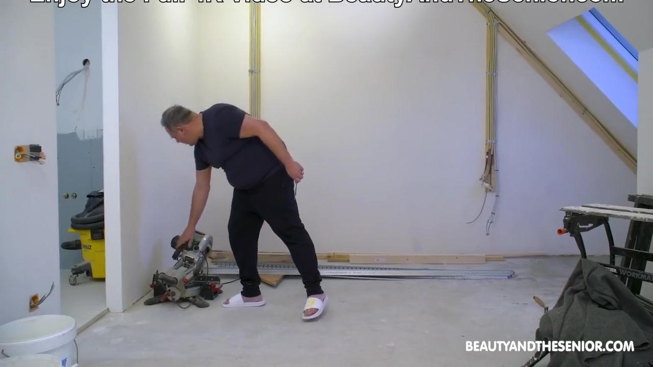 Old Handyman Fixes My Pussy