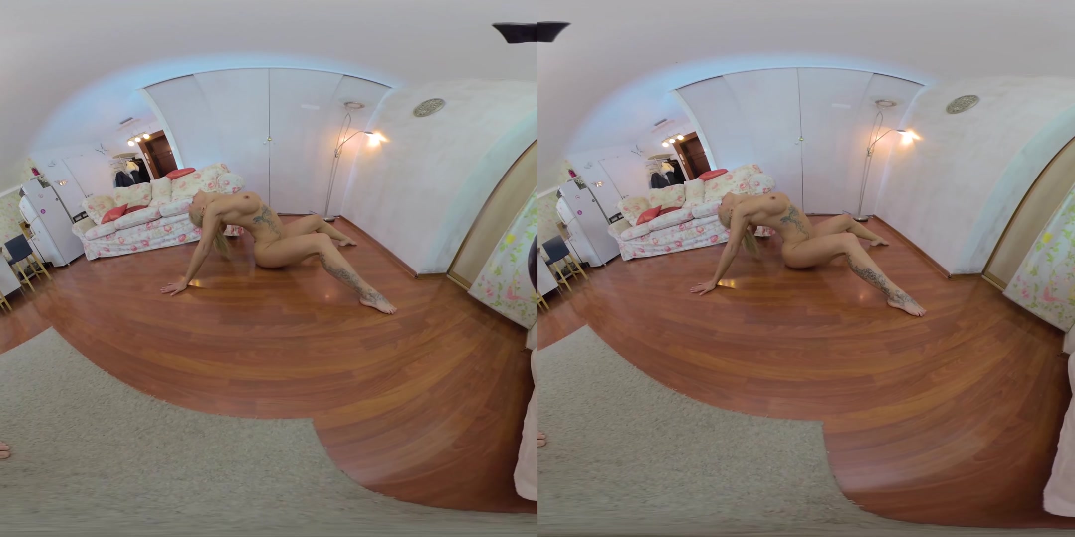 Hot Muscule Flexy Blonde Milf Lulu Electra Does Gymnastics - VRmodels