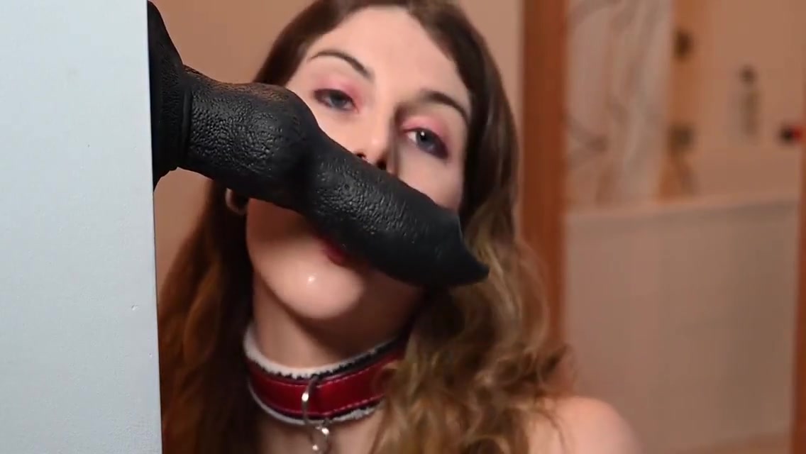 Zeta Paws Dildo Deepthroat 4 Min