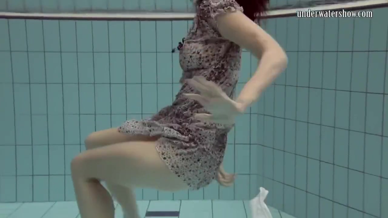 Super Tight Underwater Babe Pussy Loris Licicia